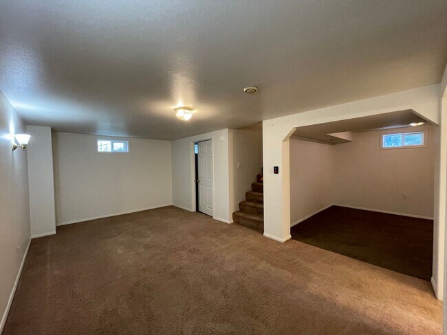 Building Photo - Great Updated Rancher