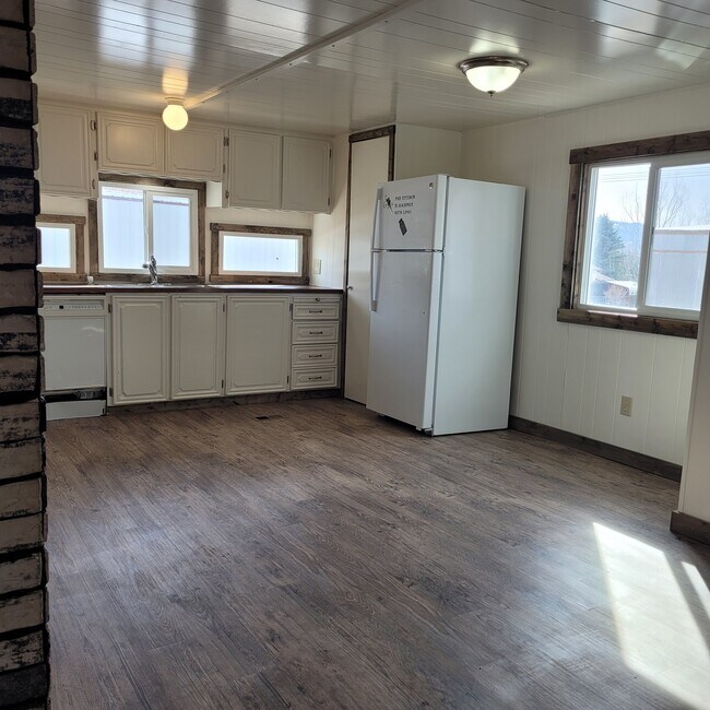 Building Photo - Mountain View Estates