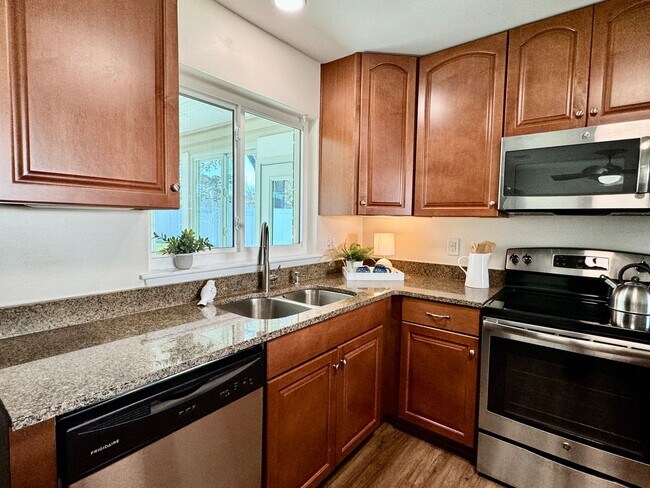 Building Photo - READY 08-26-25!! 3-Bedroom Ranch W/Fenced ...