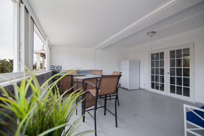 Building Photo - 320 S Surf Rd