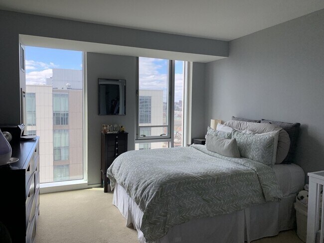 Building Photo - 2 Earhart St