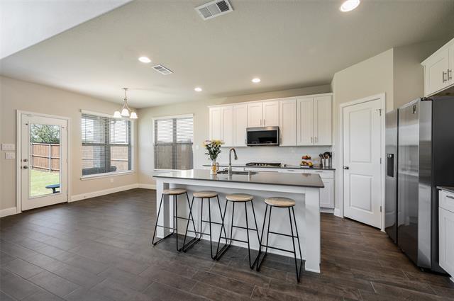 Building Photo - 6005 Horsetail Dr