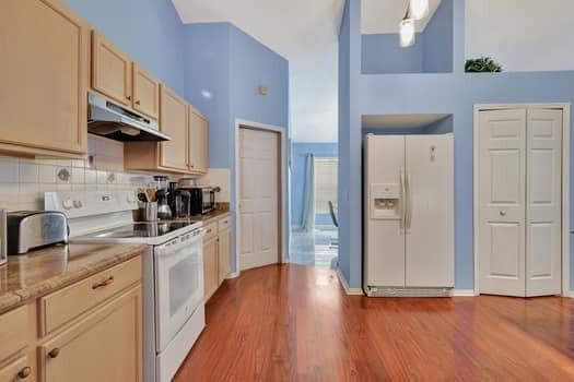 Building Photo - 1530 SW Escobar Ln