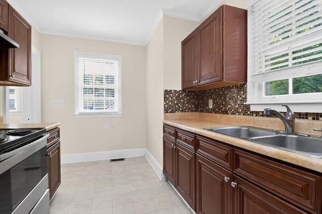 Building Photo - Well Maintained 2BD/1BA Brick Home in Charlotte, NC!