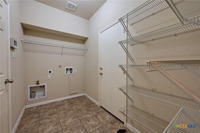 Building Photo - 110 Brazoria Trail
