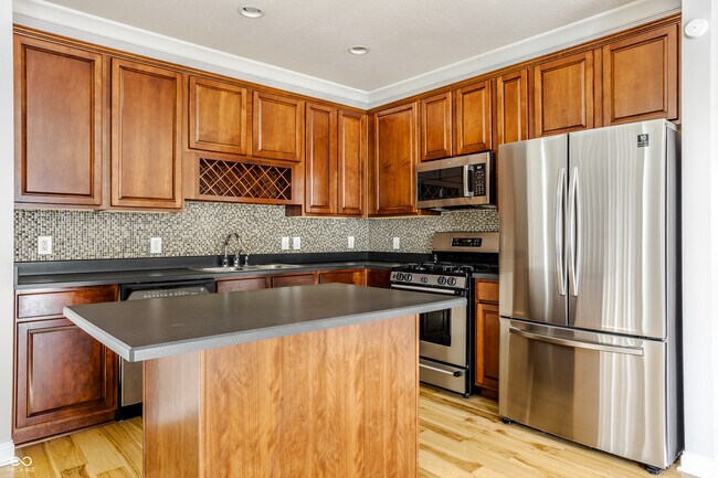 Building Photo - 12779 Tradd St