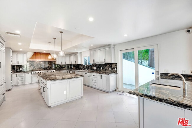 Building Photo - 4156 Sunswept Dr
