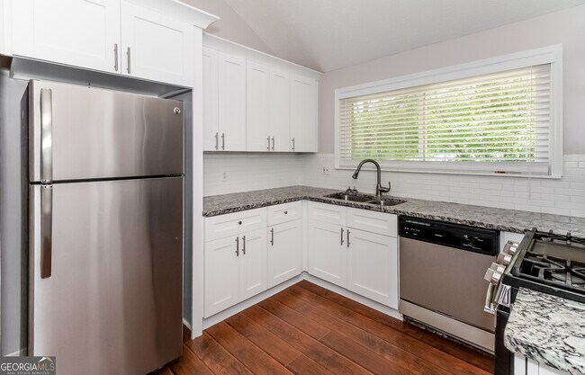 Building Photo - 3020 Creel Rd