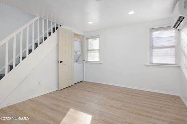 Building Photo - 12 Main St