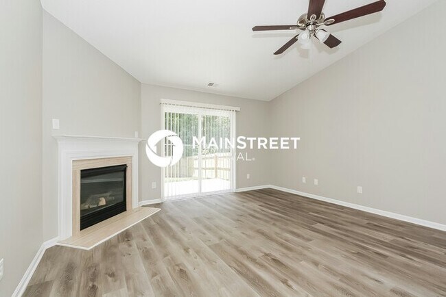 Building Photo - 4 Bedroom Pet-Friendly Home in CHARLOTTE, NC with Main Street Renewal