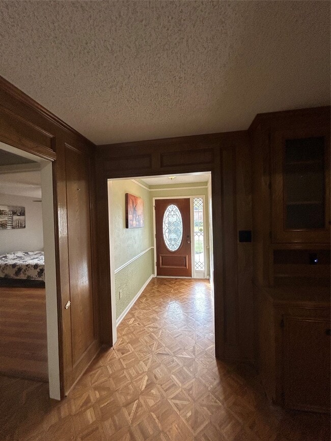 Building Photo - 17718 Surreywest Ln