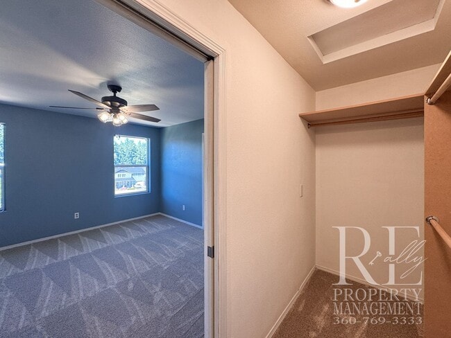 Building Photo - Spacious Bremerton Retreat with Designer Kitchen, Large Fenced Yard & Primary Suite