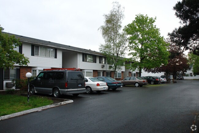 Building Photo - Heritage Green
