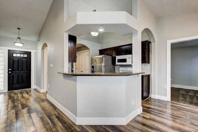 Building Photo - 2870 N High Desert Wy