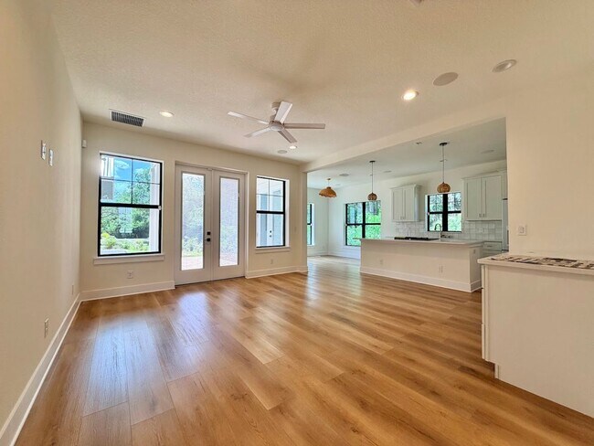 Building Photo - Brand New Custom 5/3.5 Home Steps from Downtown Winter Garden!