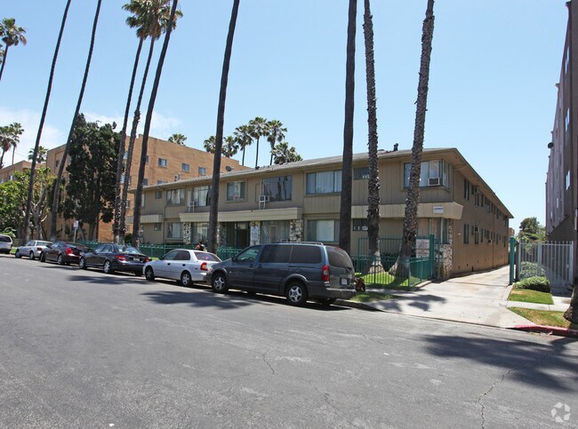 Building Photo - 5322 Russell Ave