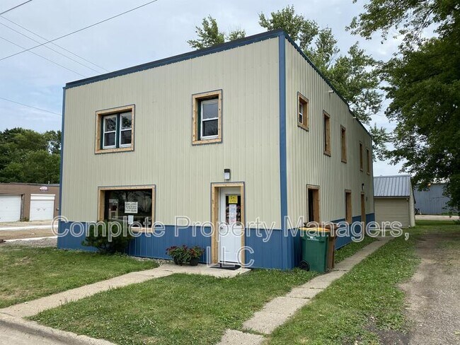 Building Photo - 220 E 7th St