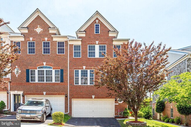 Primary Photo - 47571 Royal Burnham Terrace