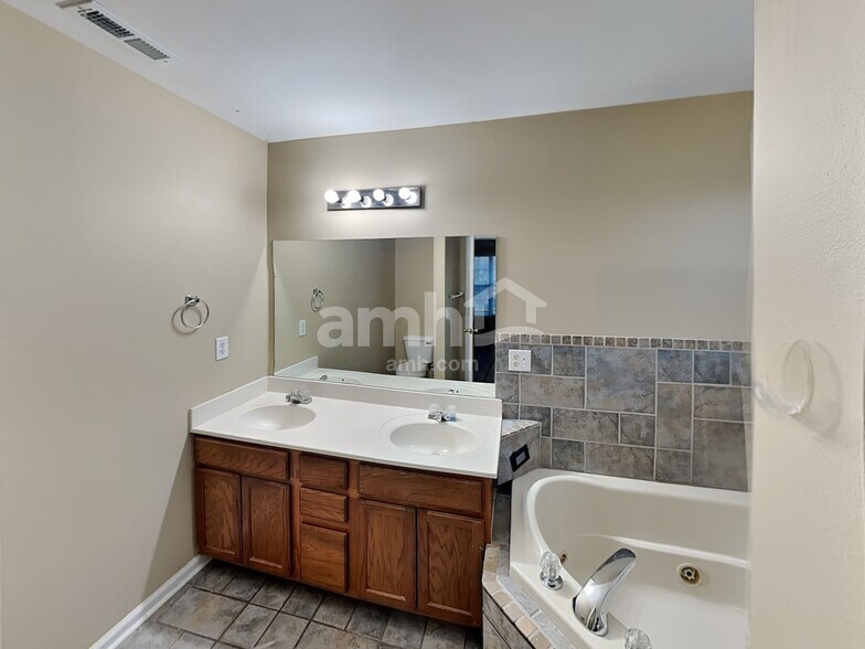 Building Photo - 2069 Prescott Way