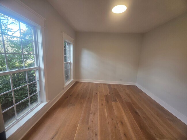 Building Photo - Beautifully remodeled home in LaVergne