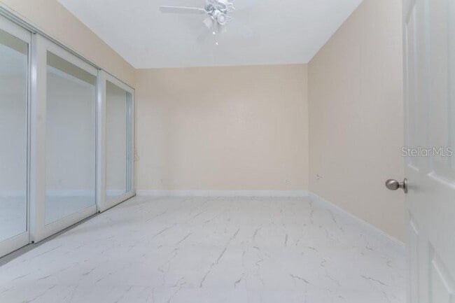 Building Photo - 1601 Park Beach Cir