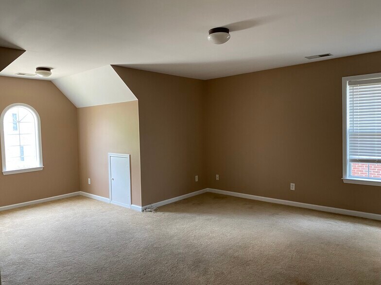 Building Photo - 6321 Overlook Dr
