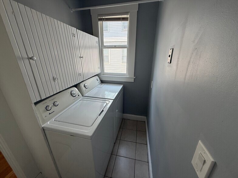 Building Photo - 48 Nesbit Avenue