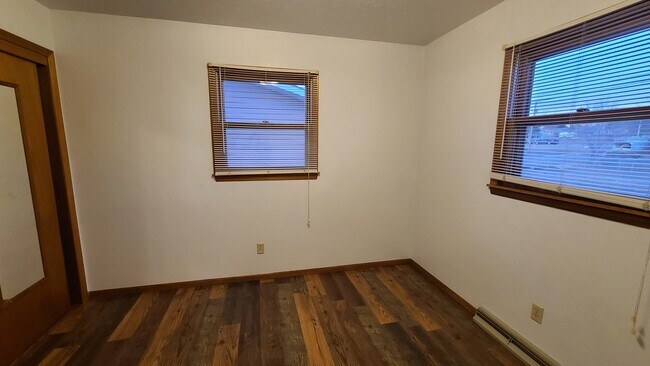 Building Photo - 145 8th Ave E