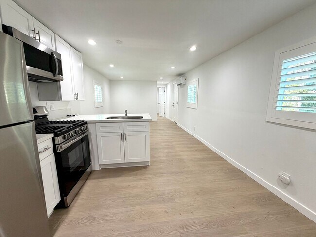 Building Photo - Charming 2 bed 2 bath home in Simi Valley!