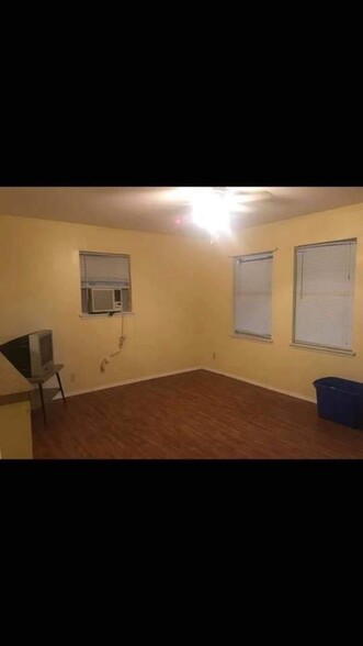 Living area - 416 Rs County Rd 3333