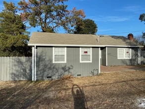 Building Photo - 1240 Lewis Ave