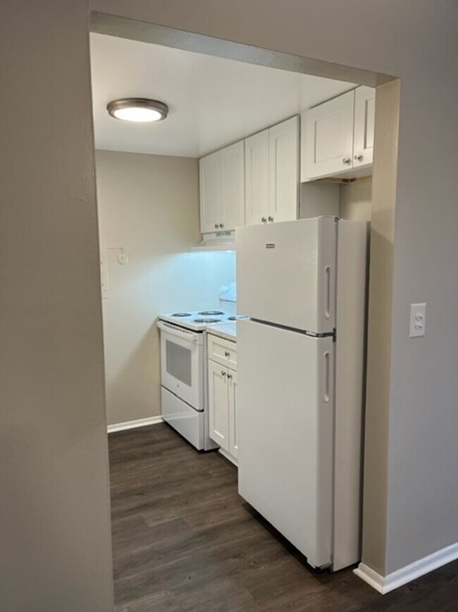 Building Photo - Charming, 2 bedroom/1 bath near Downtown Rochester!