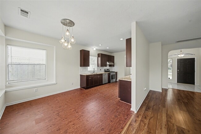 Building Photo - 1202 Woodley Bend