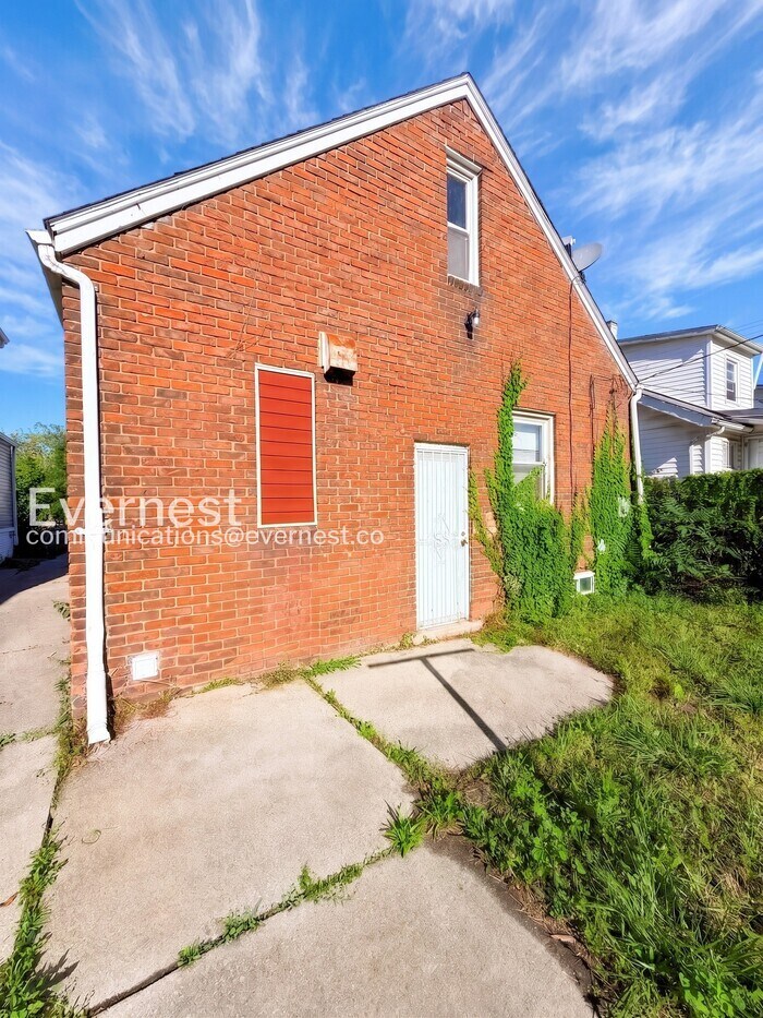 Building Photo - 6906 Rutherford St