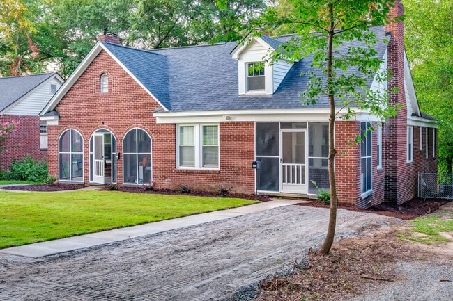 Building Photo - Live in the Heart of Shandon – Stylishly R...