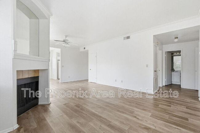 Building Photo - 930 N Mesa Dr