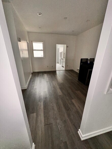 Building Photo - 1203 38th St