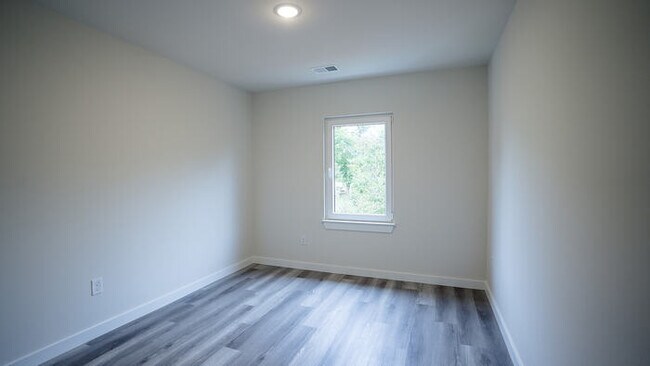 Building Photo - Brand-New Luxury 3BR Townhomes – First Mon...