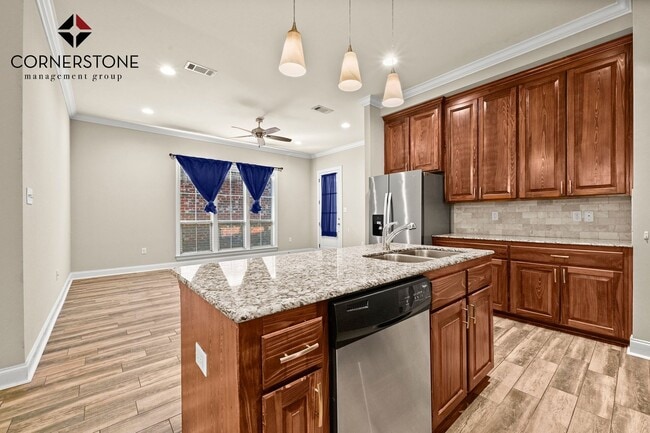 Building Photo - 3 Bedroom House in University Villas| Community Pool |Gated Community