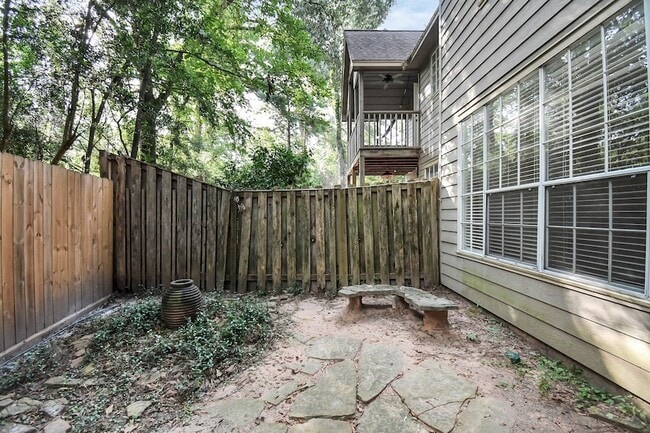Building Photo - 60 Lakeridge Ct