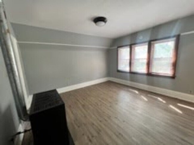 Building Photo - 2146 S Aldrich St