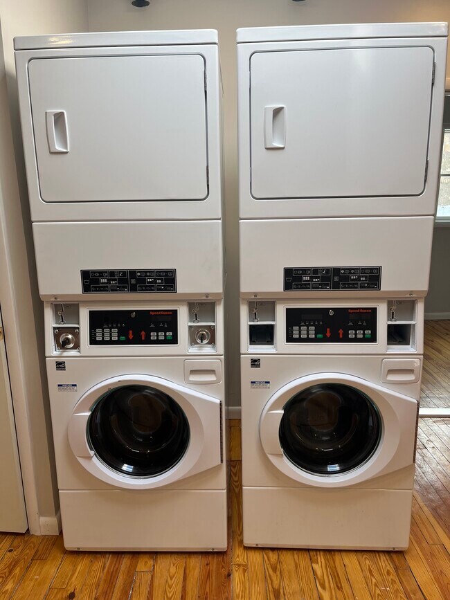 Building Photo - 216 Main St