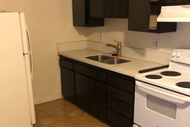 Kitchen - 8724 Etiwanda Ave
