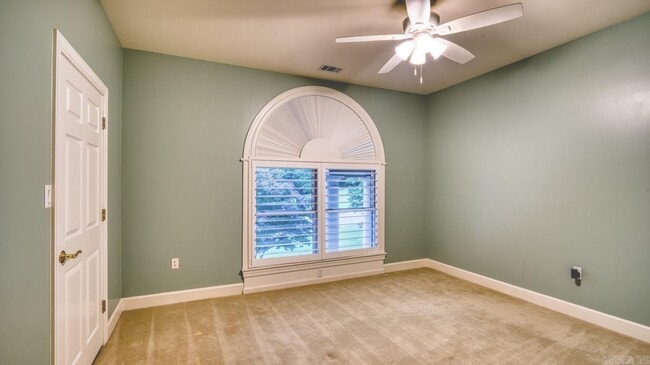 Building Photo - 2213 Doral Dr