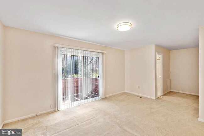 Building Photo - 9711 Cinnamon Creek Dr