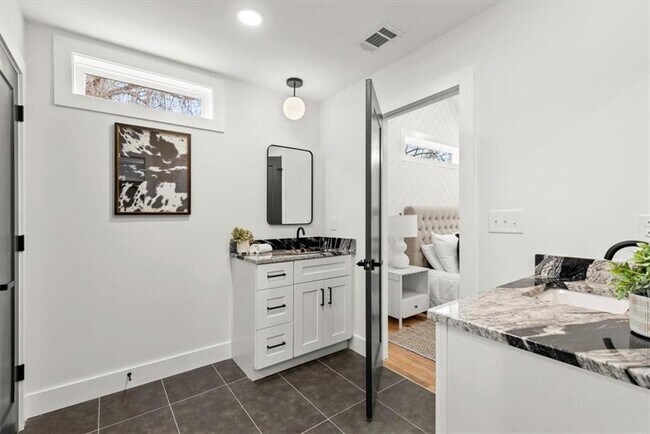 Building Photo - 1552 N Ellington St SE