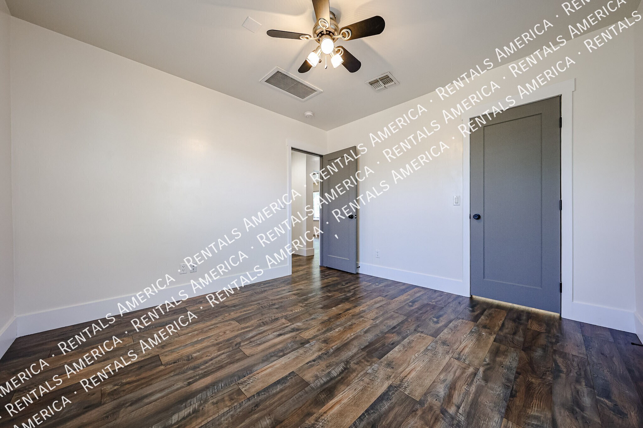 Building Photo - 1310 W Glenrosa Ave
