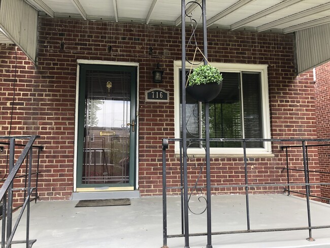 Primary Photo - 716 Crittenden St NE