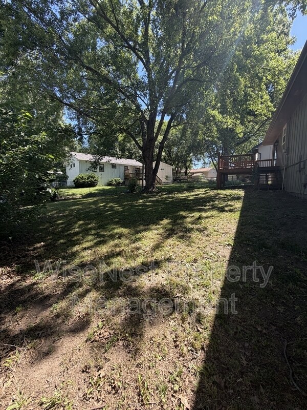 Building Photo - 1820 E Cherokee Ln