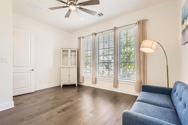Building Photo - 4912 Risana Bend